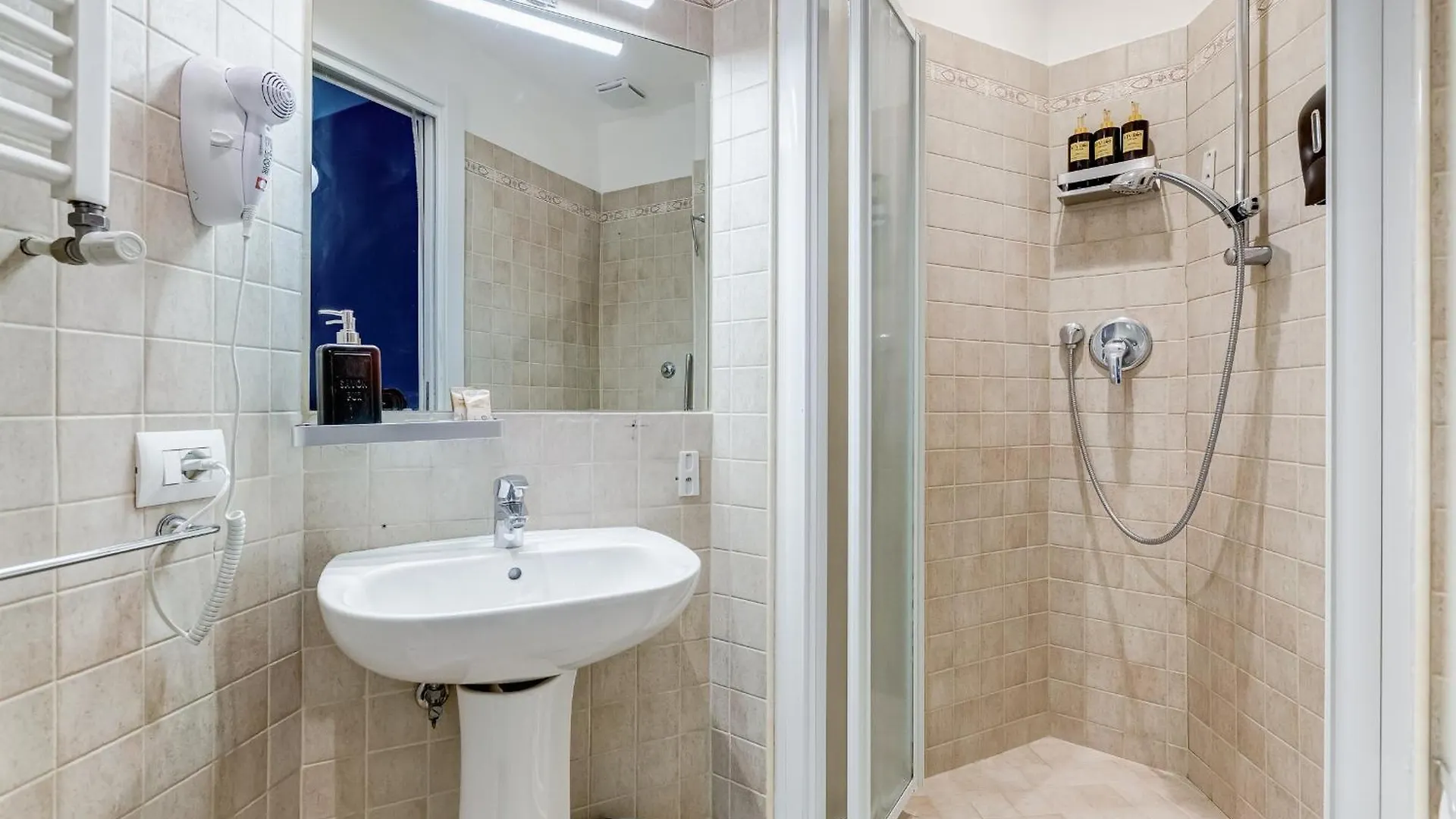 Vivilo Collection - Marche 54 Apart 4Bdr - Close To Via Veneto Rom 0*,  Italien
